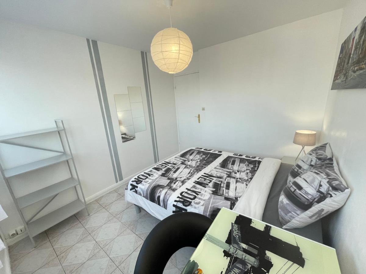 Chambre Privee En Colocation Dans Un Appartement Au Centre De Rillieux La Pape Bagian luar foto
