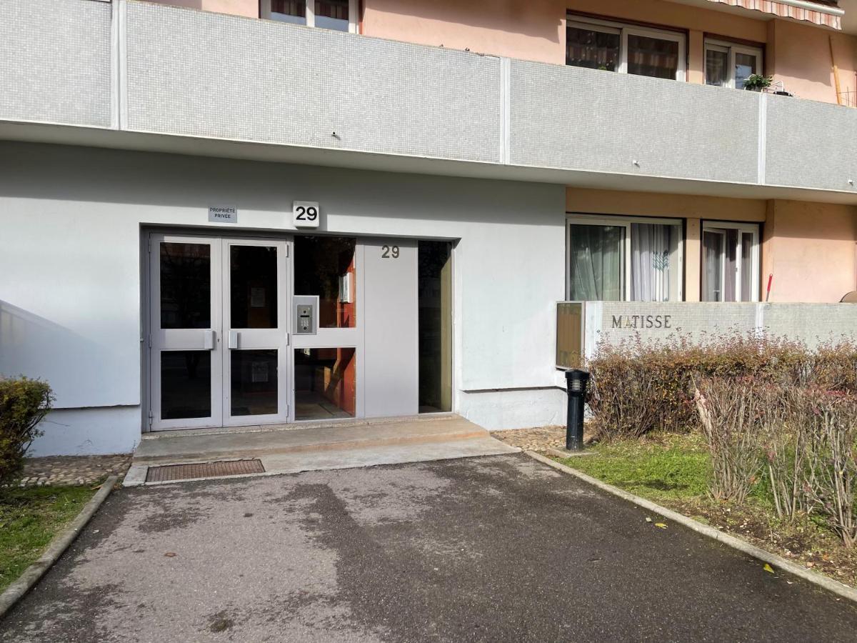 Chambre Privee En Colocation Dans Un Appartement Au Centre De Rillieux La Pape Bagian luar foto